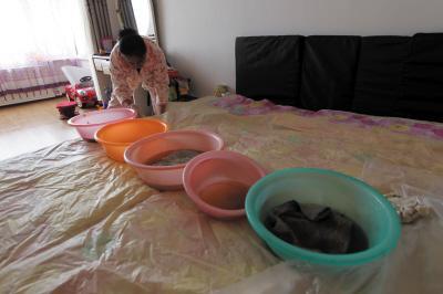 兴安楼上漏水，住户失联，小区没物管，业主维权难！律师来支招……